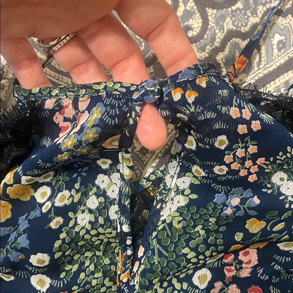 Miss Me Floral Black cold shoulder Top - Picture 8 of 10